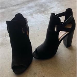 Black heeled sandal brand new size 9